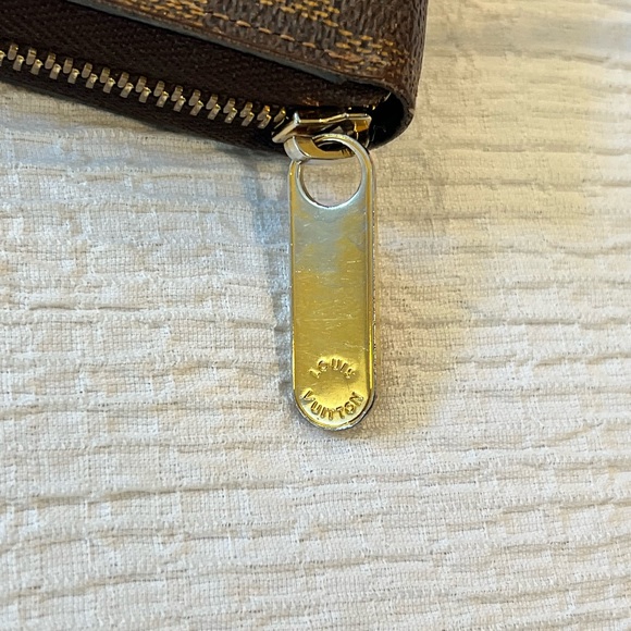 Louis Vuitton Damier Ebene Zippy Wallet - Picture 10 of 11